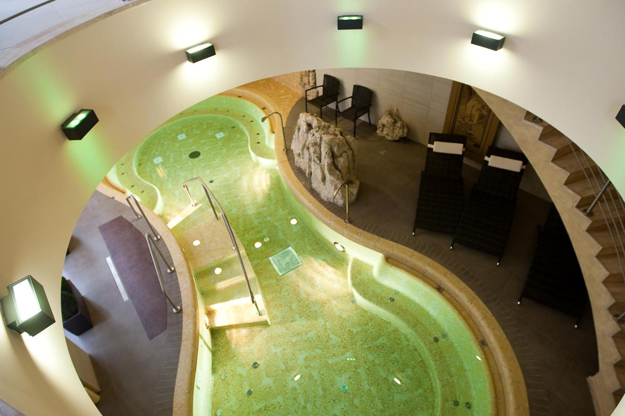 Belvaros Resort Apartman & Spa Székesfehérvár Exterior foto